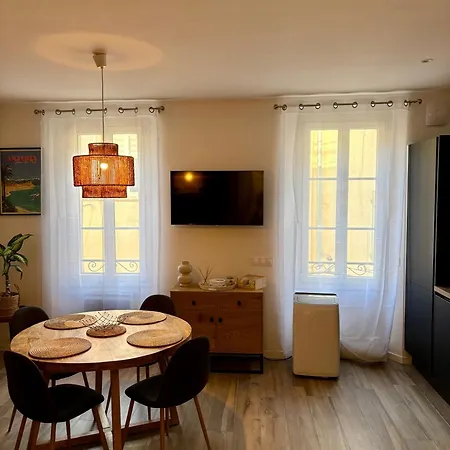 Au Coeur Du Vieil Apartment